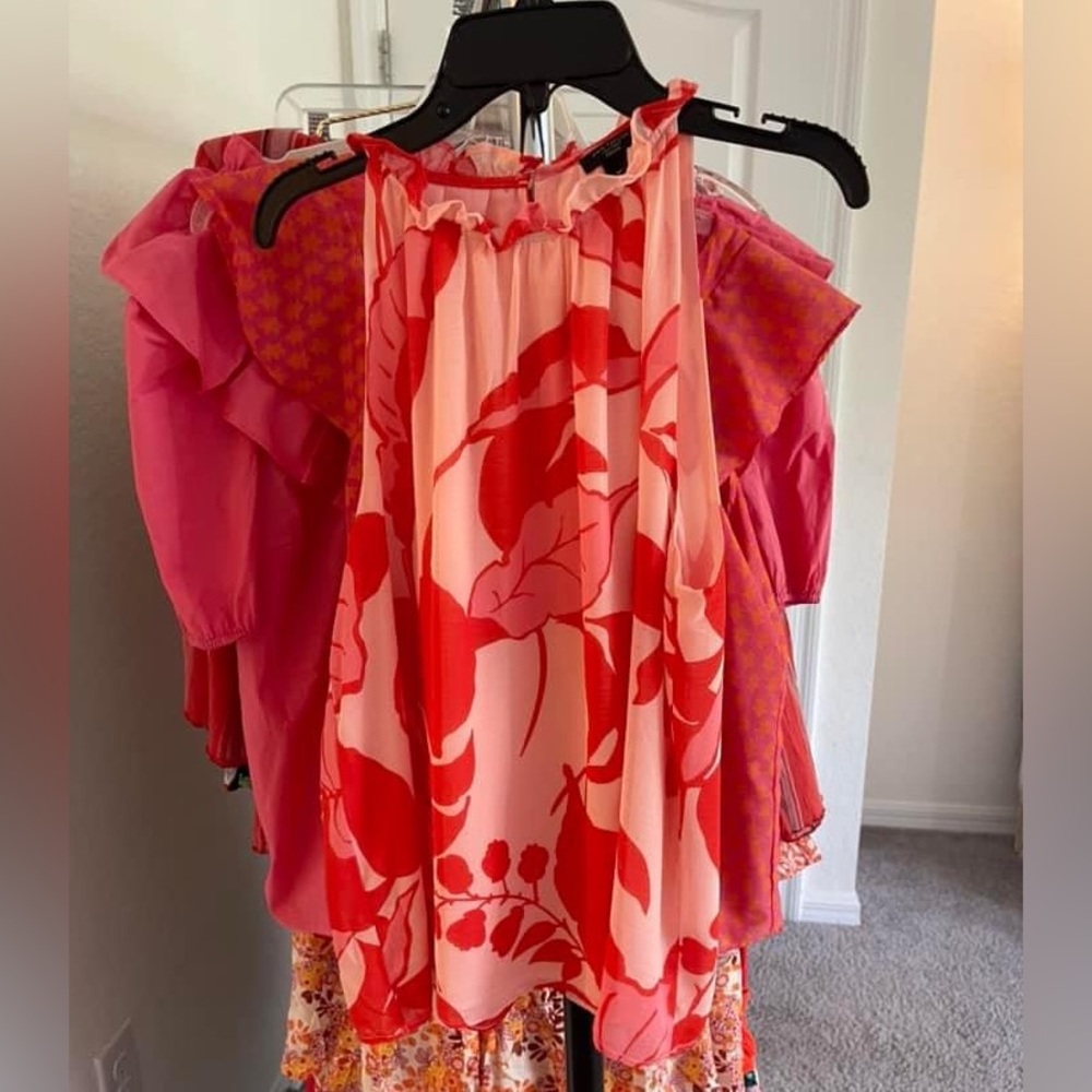 Ann Taylor chiffon top. Size med petite.